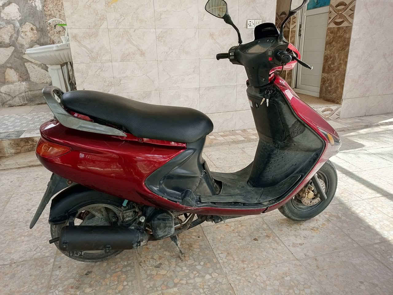 فراشه فحل ام الدسك
كهربائيات كله شغاله من الطول للطول
سلف هندر اشاير لايتات 
مكينه بلاديه لاتبخير ولا نضوح 
شلعه ومعدل خير من الله 
نصبه كدامك دراجه مال جناي
مكاني حله ابو غرق 
السعر 250وبيه مجال حك الجيه 
***********
بيه فقط اللايت الامامي بي كسر بسيط موضح بلصور
