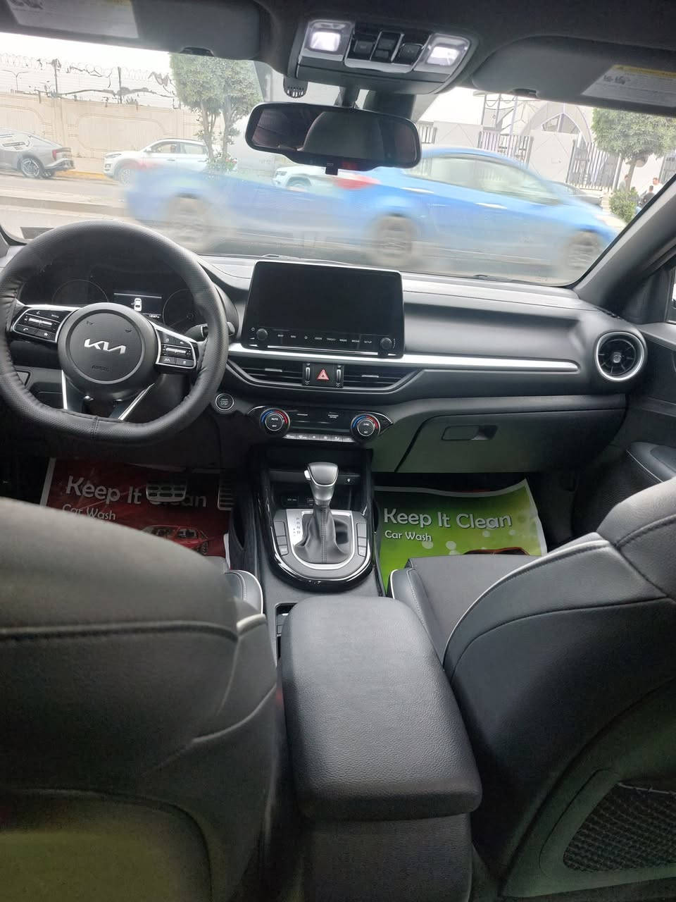 سلام عليكم شباب كيا فورتي موديل ٢٠٢٤ ماشيه ١٨ الف السياره فول مواصفات جيتي لين محرك ٢٠٠٠ دوش الشراي يتصل *********** السعر ١٦٥ وبيه مجال لشراي تحياتي الكم
