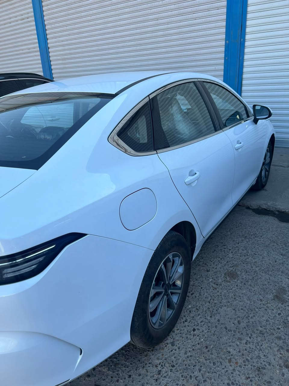 سلام عليكم
دستروير BYD 2025 

مرقمة بغداد باسمي 

تبريد قطعتين داخل ابيض شاشة قلابة 

الرقم شبه مميز..

سياره بعده بوضع الزيرو

المسافه المقطوعه6700 الف الكلي  السعر 19700 وبي مجال بسيط..

الضربه موضحها بالمقطع … جاملغ فقط ..

DM_i 1,5 محرك

مكاني بغداد الامين الثانيه شارع النواب

للاستفسار اتصل على الرقم *********** واتساب او اتصال
