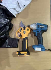 دريل • مقص أشجار • بدون بطاريات