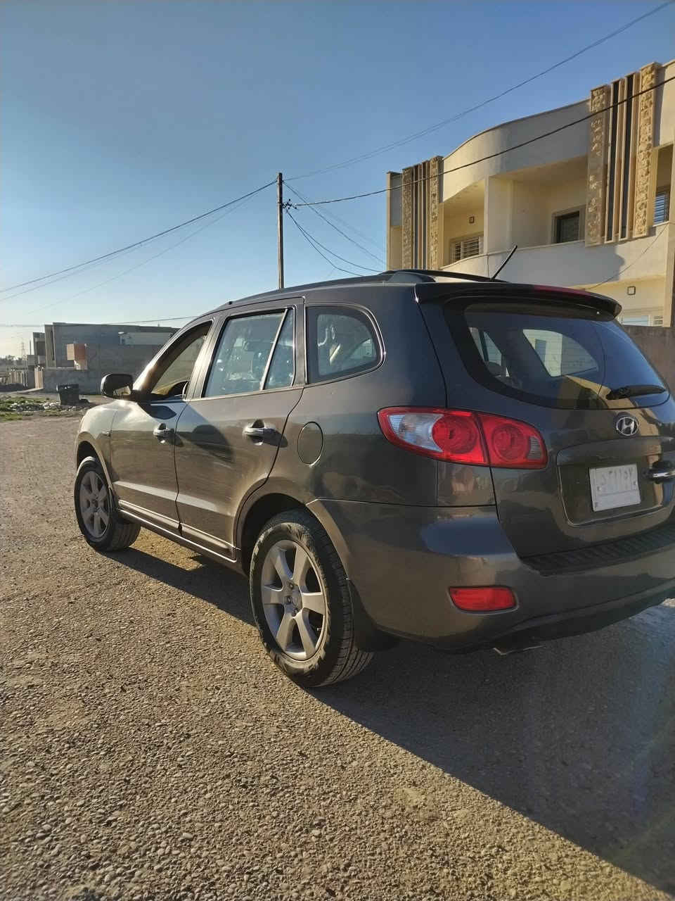 🚗 للبيع Hyundai Santa Fe 2008 – 6 سلندر – 7 ركاب
٨للبيع سنتافي 2008 وارد خليجي 
✔️ 6 سلندر قوي وناعم
✔️ 7 ركاب (عائلية واسعة)
✔️ ثلاث قطع تبريد 
✔️ غير مصبوغة نهائياً
✔️ غير متضررة
✔️ دوشمة حديثة 
✔️ لون رصاصي غامق
✔️ رقم سنوية مشروع وطني بإسمي 
✔️ سيارة نظيفة جداً وجاهزة
📍 الموقع: الموصل
💰 السعر: 125 ورقة قابل للتفاوض بالمعقول بعد المعاينة
📞 ***********
📞 ***********
