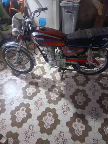 دراجه نامه اصلي ما مفتوح بيه برغي نضيفه كلش كلشي بيه شغال اوراق سعره مليون وميتين أو خمسين رقم الهاتف ***********
