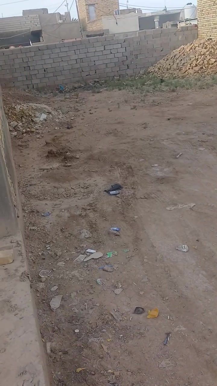 السلام عليكم
دار زراعي للبيع في المعش قرب حسينية الإمام الكاظم عليه السلام 
ماء ومجاري منطقة هادئة ونظيفة 
المساحه ٤٠٠مترالبناء٢٠٠ غرفتين وصاله ومطبخ واستقبال للاستفسار الاتصال على الرقم ***********
