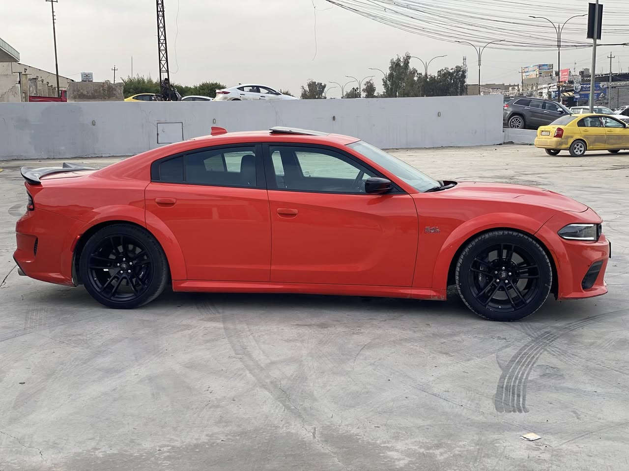 جارجر سكات باك وايد بدي اصلي  رقم مميز موديل 2023 سيارة فول مواصفات  رادار امامي سلايت كشنات كنتارا تدفئة تبريد كشنات شفتات ستيرن رادارات مري  سماعات هارمن كاردن سيارة جاهزة بدون مصرف بيها جاملغ وقبغ الصندوق صبغ وشي قليل من جاملغ الأمامي بدون ايرباك سعر 320 وبيها مجال شي بسيط مكانها موصل ***********
