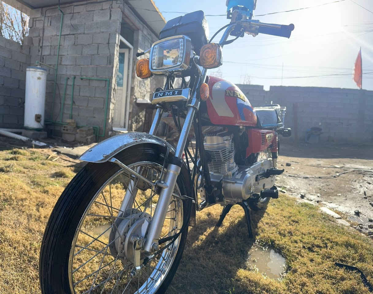 السلام عليكم شباب دراجه  نامه شلامجه الدراجه شاصي 12الدراجه لاشتريته قديمه تعبانه واني شديتله عراض جديده اصليه كله مختم أراق أصوليه مكينته 23 ابلاد مو هذه الي بل سوك التعبانبت السعر 1350 وبيه مجال كلش هواي الدراجه شلعه ومعدل *********** اتصال فقط
