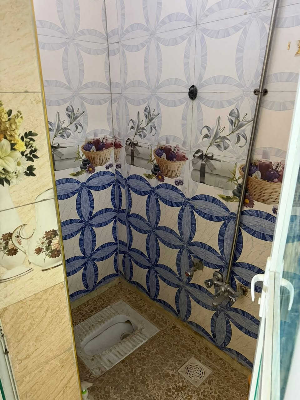 مشتمل للاجار الشعب شارع الصحه قرب جامع المبركع

البيت مدخلين استقبال وخدمات ومطبخ  وثلاث غرف نوم 

معروض بمكتب الكناني***********/// السعر ٤٥٠ قفل
