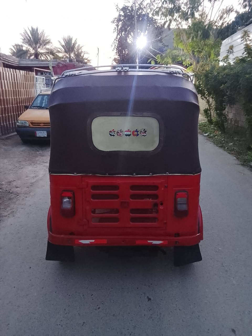 السلام عليكم توكتوك موديل 17 توكتوك جاهزه خير من الله محرك مال20 الرقم ***********  السعر 3500وبيه مجال حك الجيه
