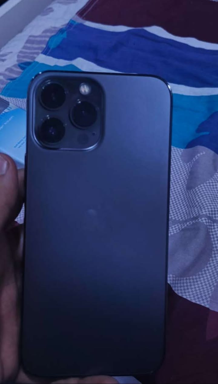 آيفون 13 برو ماكس (نظيف جداً - قمة النظافة)

• الموديل: iPhone 13 Pro Max.
• الذاكرة: 256 جيجابايت.
• نسبة البطارية: 88% (أصلية وتكفي يوم كامل وزيادة).
• الحالة الفنية: الجهاز (ما مصلح نهائياً) ولا مفكوك، شد بلاد.
• النظافة الخارجية: نظيف جداً، خالي من الخدوش أو الفطور.
• الملحقات: (فقط كارتون).

الجهاز شغال 100% وبصمة الوجه (Face ID) سريعة جداً.
• الفحص والتقليب من حق المشتري بأي مكان يعجبه.
السعر المطلوب: 650االف دينار (وقابل للتفاوض البسيط جداً للشراي).
المكان: (البصره حي المهندسين : ).
للتواصل: (***********).
