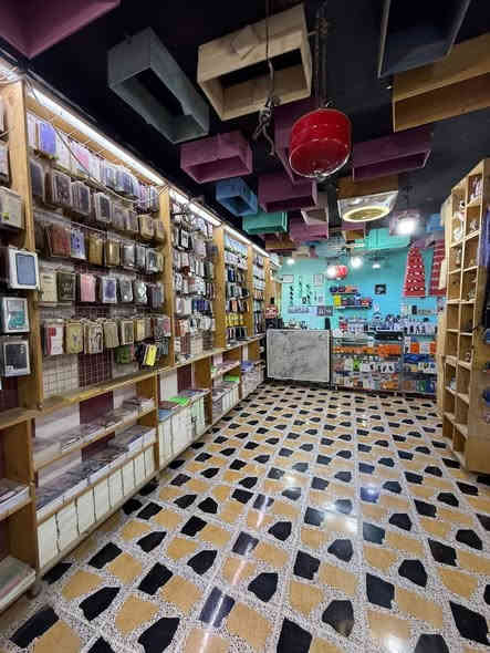 ✨ مكتبة للبيع 👇✨
📍 الموقع: #الكوت_حي_الحكيم

مقابل حسينية أبا الأحرار مباشرة

على الشارع العام 🚧📌– للبيع فرصة ذهبية للمستثمرين ✨

لعدم التفرّغ فقط، وليس لوجود أي مشكلة بالمحل 🚫

المحل جاهز للعمل من اليوم الأول ✔️

مشروع ناجح وخيره وفير بإذن الله 🙏💼

📚 محتويات المكتبة:

• قرطاسية متنوعة ✏️📒

• استنساخ وطباعة 📄🖨️

• هدايا وإكسسوارات 🎁✨

• خطوط وبطاقات شحن 📱

• جهازا كبس هويات 🆔

• جهاز سحب صور معاملات 📷

• جهاز تغليف ظهر الموبايل 📱✨

🛠️ أجهزة الصيانة:

• أجهزة صيانة كاملة وجاهزة للعمل 🔧⚙️

🏪 تجهيزات المكتبة:

• ديكور كامل وجاهز 🎨

• إعلان ضوئي باسم المحل 💡

• عاكسة + بطارية 🔋

• مكينتان للرصيد 💳

• هاتف خاص للمكتبة والخطوط ☎️

• بلازمة 🔌

• كاميرات مراقبة 🎥

• سبلت ❄️

• حاسبة 💻

• طابعتان Brother وجهين لاستنساخ الملازم 🖨️📚

📞 للاستفسار والتواصل:

*********** – ☎️📚
