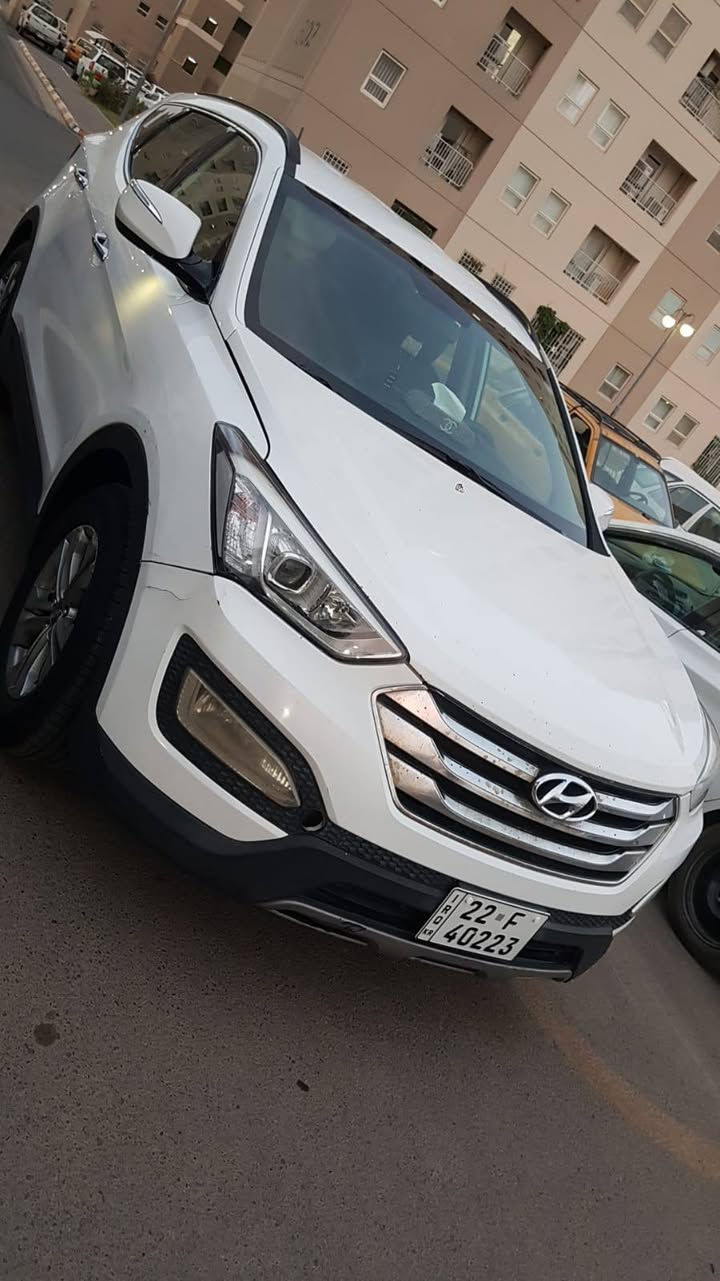 السلام عليكم
للبيع 
سنتافيا 2016  رقم اربيل دولي تحويل مباشر هزة، سنوية جديدة ، بسمي
محرك 2.4 ،GDI
مواصفات سبورت 
تحكم استيرن 
شاشة 
اشاير مرايات
داخل بيجي أصل 
تبريد قطعتين 

وبعد بيها مواصفات معروفة للسبورت
ايرباكات كلها سليمة 

ضررها موضح بالصور 
 
بالعراق ما بيها اي حادث 
سيارة مالت بيت واستخدام شخصي
ض
السعر 155 وبيها مجال
مكان السيارة بغداد
للاستفسار 
***********
