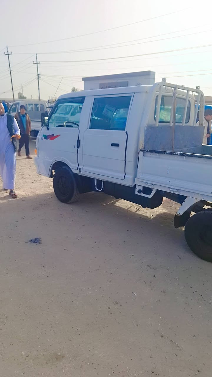 بنكو ٩٦ بغداد سياره جديده جاهزه تراي وين ميعجبك مكينه وكير وحداديه وتخم تاير كله جديد سنويه ورقم شاصي واضح مكفوله من كل عيب مكاني بابل الحمزة الغربي *********** سعره  ٥٥  وبيه مجال قليل
