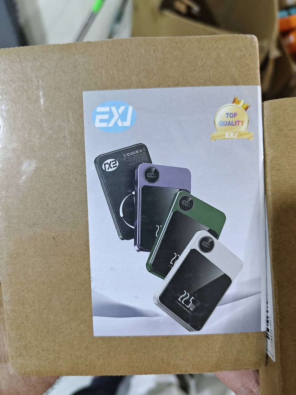 فقط جملة 
10000mah
Pd 22.5واط
Wirless charge 15 w
توضيح موجود من فيديو جديد لوك
للاستفسار ***********

