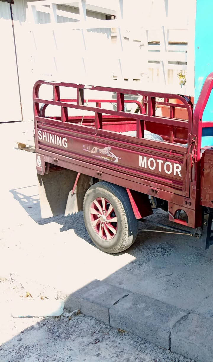 مديل2018
منفيس اصلي

كهربائيات جديده وكلها شغاله 

تايرات جديد

السعر 9 دولار وبيها مجال

***********
