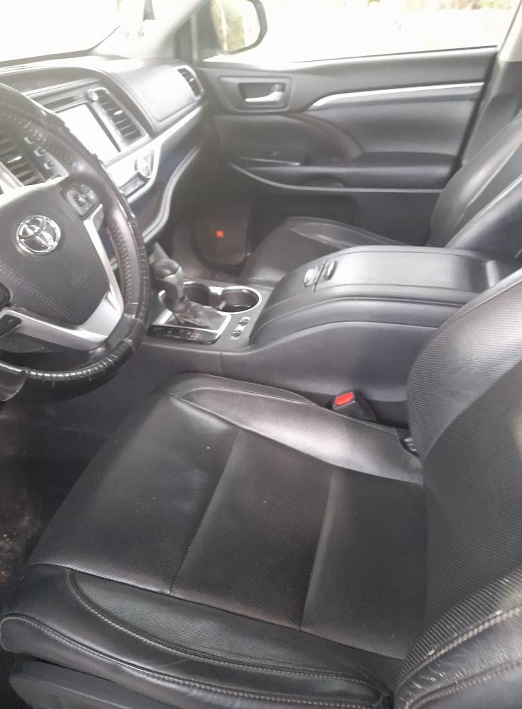 هايلندر ٢٠١٩ كلين امريكي السياره فول فتحه وجلد وتدفئه بالكشن وكراسي كهرباء وباب خلفي كهرباء لمتد سعرها ٢٥٠ دفترين ونص وبيها مجال رقم بغداد . مكانها العلم.
مكلف بالنشر

***********
