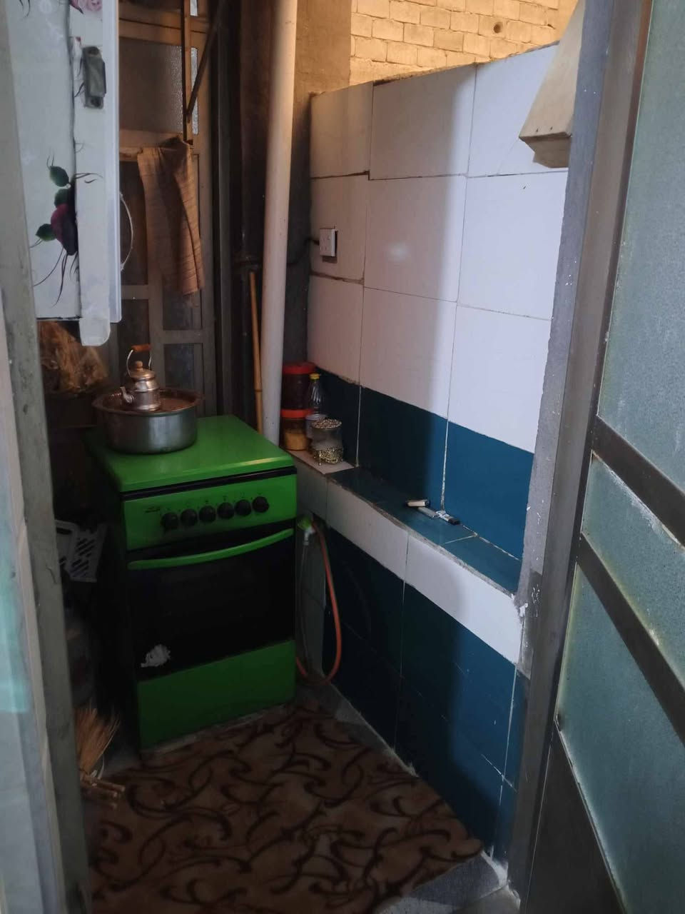 سلام عليكم يوجد لدينه بيت طابو لبيع مساحته ٨٥متر لوجهيه ٤٢٥ ونزال ٢٠متر بي منام ١وصاله مطبخ مساحت درج وبيتونه مبنيه وكامله   لبيت كامل من كلشي خدمات شارع كهرباء مي مجاري تبليط رصيف سعرخاص لمكان حي جمعيه يم ابو سجاد ابو لبرادات  لي يريد يتفضل خاص لو يتصل على رقم الهاتف صاحب لبيت ***********
