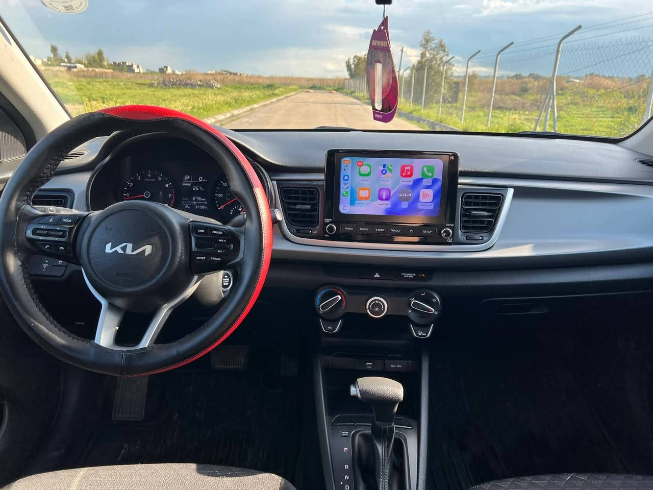 السلام عليكم
كيا ريو 2022 وارد امريكي للبيع فقط
مواصفاتها 
📍شاشة 
📍كامرة 
📍تحكمات ستيرن جهتين 
📍مثبت سرعة 
📍ضايفيلها بصمة و تشغيل عن بعد و دخول ذكي 
📍وضع Sport 
📍مانع انزلاق 
طخم تايرات جديد 
سنوية بأسم الشرعي تحويل ثاني يوم 
حادثها بابين صبغ بدون ايرباك جميع الايرباكات سليمة 
سيارة جديدة و ما مامتعوبة مال بيت 
ماشية 30 الف 
السعر 140 وبيها مجال مكانها الموصل
الاستفسار 
***********
