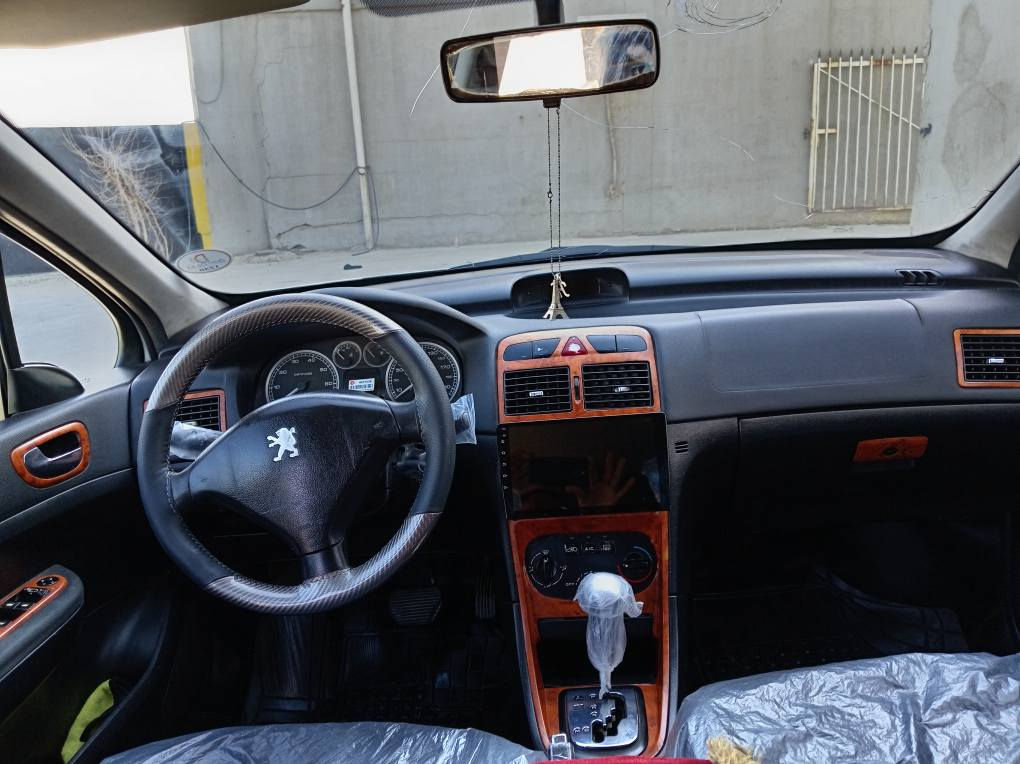 بیجو 703 مودیل 2004 ئاڕم پلاستیک هە ولیرە گێڕتوماتیک تە برید ساردیو گەرمی مە زبوتە گیڕو مە کینە مە زبوتە بی عەیبە تایەوپاتری نوییە شاشە ئایپادو کامیرە یە سعری 45 کە میک مە جنل *********** دخان, السليمانية
