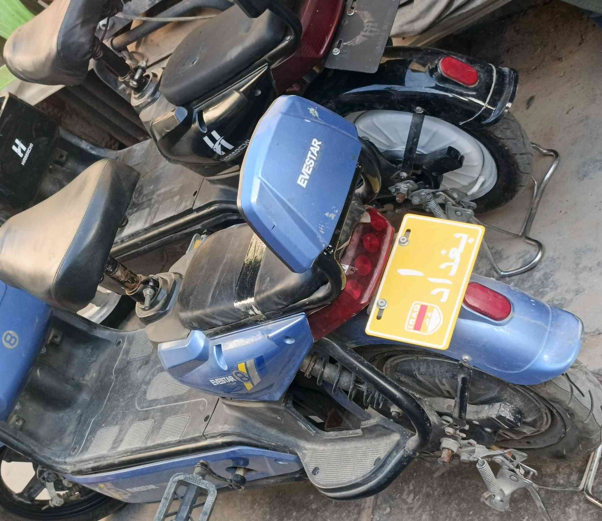 السلام عليكم درجتين شحن حجم 14 فول كلها شغاله ليت هورن بريكات اشاير نمر ٣ بطاريات جيد جدا، بسعر الواحد ٢٢٥ الف، اثنينهن ٤٥٠ الف عنواني زعفرانيه شارع معهد رقم الهاتف ***********,مو شراي رجااا لا يعلق
