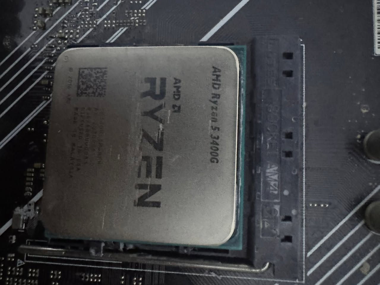 مذربورد 
Asus prime x570-p
سعر ١٤٠ الف

معالج ryzen 5 3400G
سعر ٦٠ الف
توصيل موجود
الاسعار قفل
وهذا رقمي
***********

