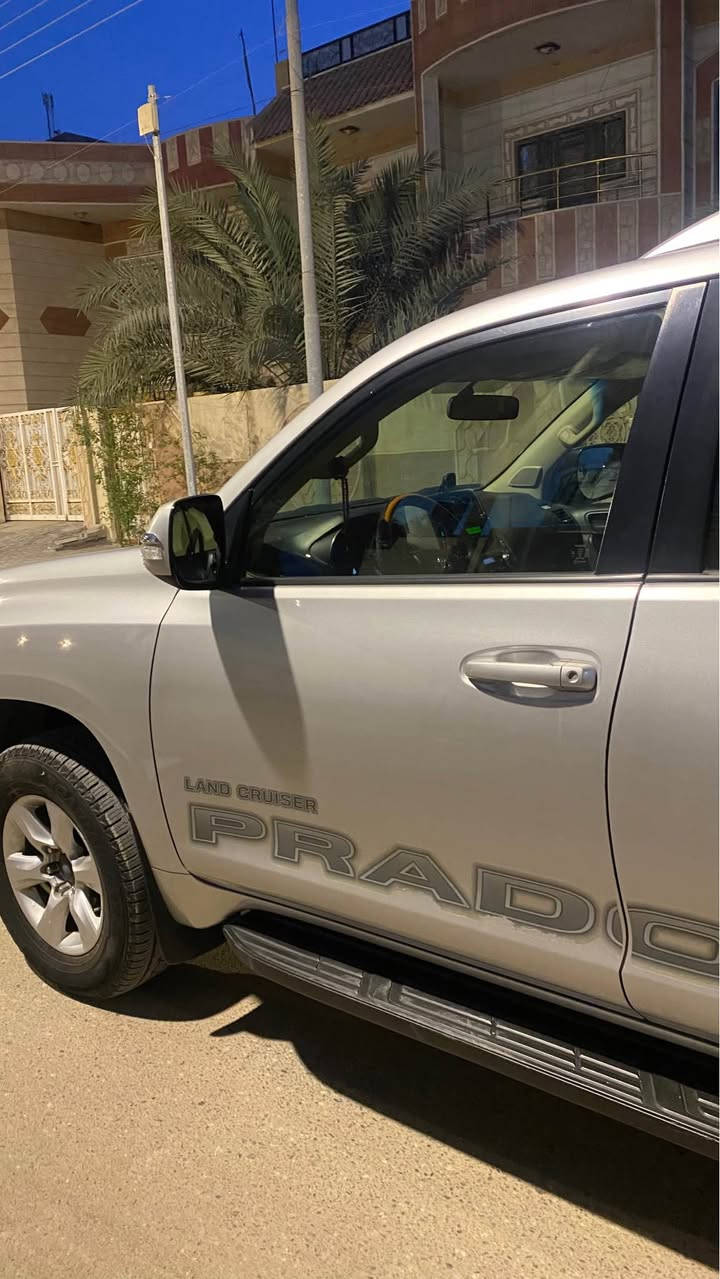 سلام عليكم 
للبيع برادو 2013 محرك 4 سلندر محرك و كير و تبريد مكفولات بيه pdr محددات باللون الاسود بدون فتح او شاصي رصعات فقط السيارة حدادة نص عمر و تخم تاير جديد ماشية 190 الف مواصفاتها اعتيادية جام اوتو و سبير تعليك كشنات مخمل ملبسهن جلد منفذ 220Volt بالصندوك زراكات باللايتات اشاير بالمري حساسات خلفية 
السعر 255 و بيها مجال رقمي *********** مكان السيارة البصرة البصرة, العراق
