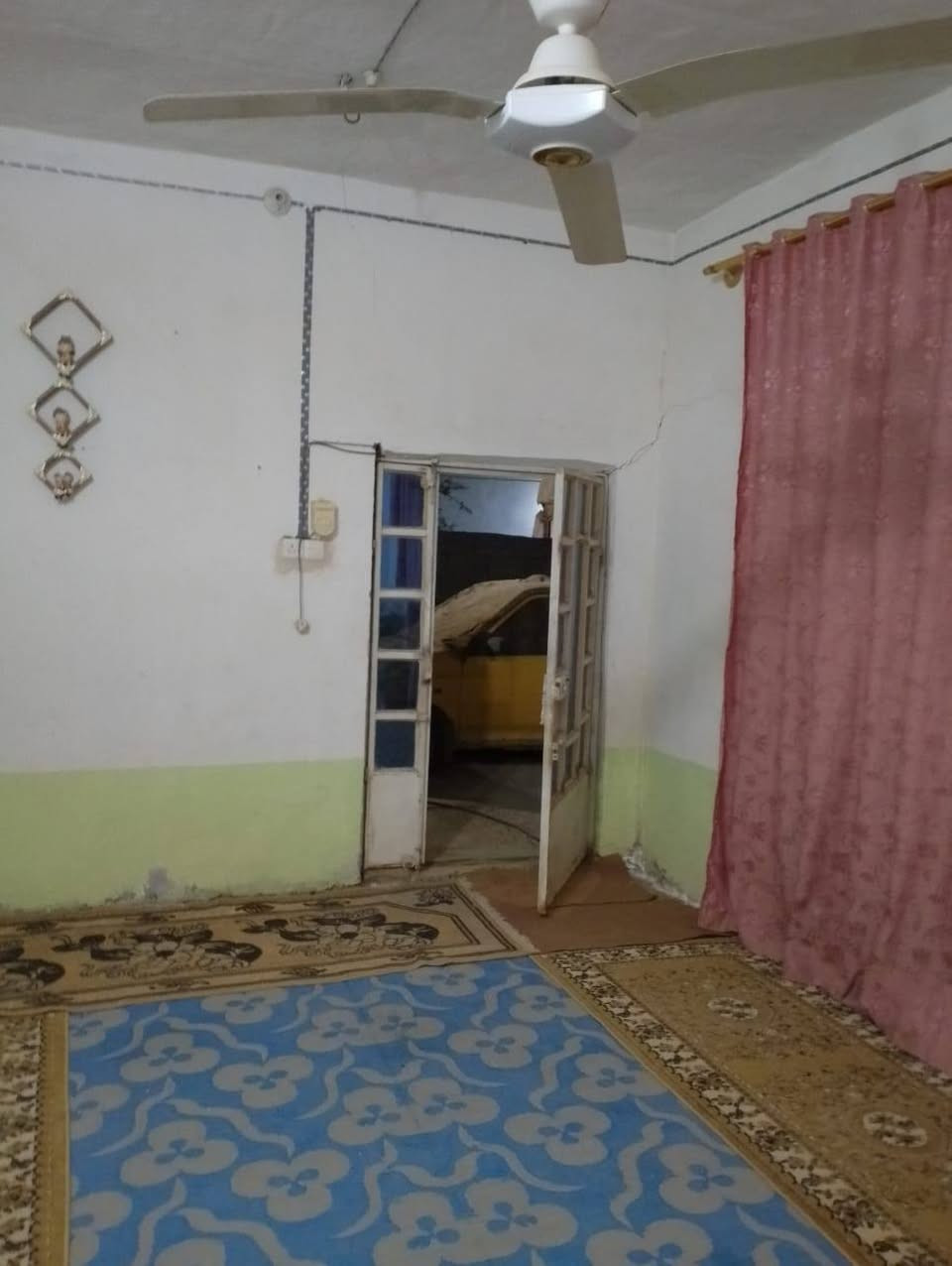 السلام عليكم بيت زراعي مشمول بل تطويب  المساحه 170  غرفة نوم وحده و صحيات داخليه و خارجيه و مطبخ واستقبال و صاله سعره 28 وبي مجال العنوان الديوانيه حي الميكانيك  شارع معمل الغاز للأستفسار اكثر على هذه الرقم غير متواجد عل فيس  ***********
