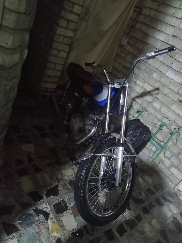 السلام عليكم إيراني للبيع
حربي مكينه 2017 شاصي ٢١ غراض كلهن اصلي جدد
محرك خير من الله مشي وفصله صالنصه ام نجمه كشن تفصال سعر مناسب مكاني البياع الشرطة الخامسه رقم الهاتف ***********
