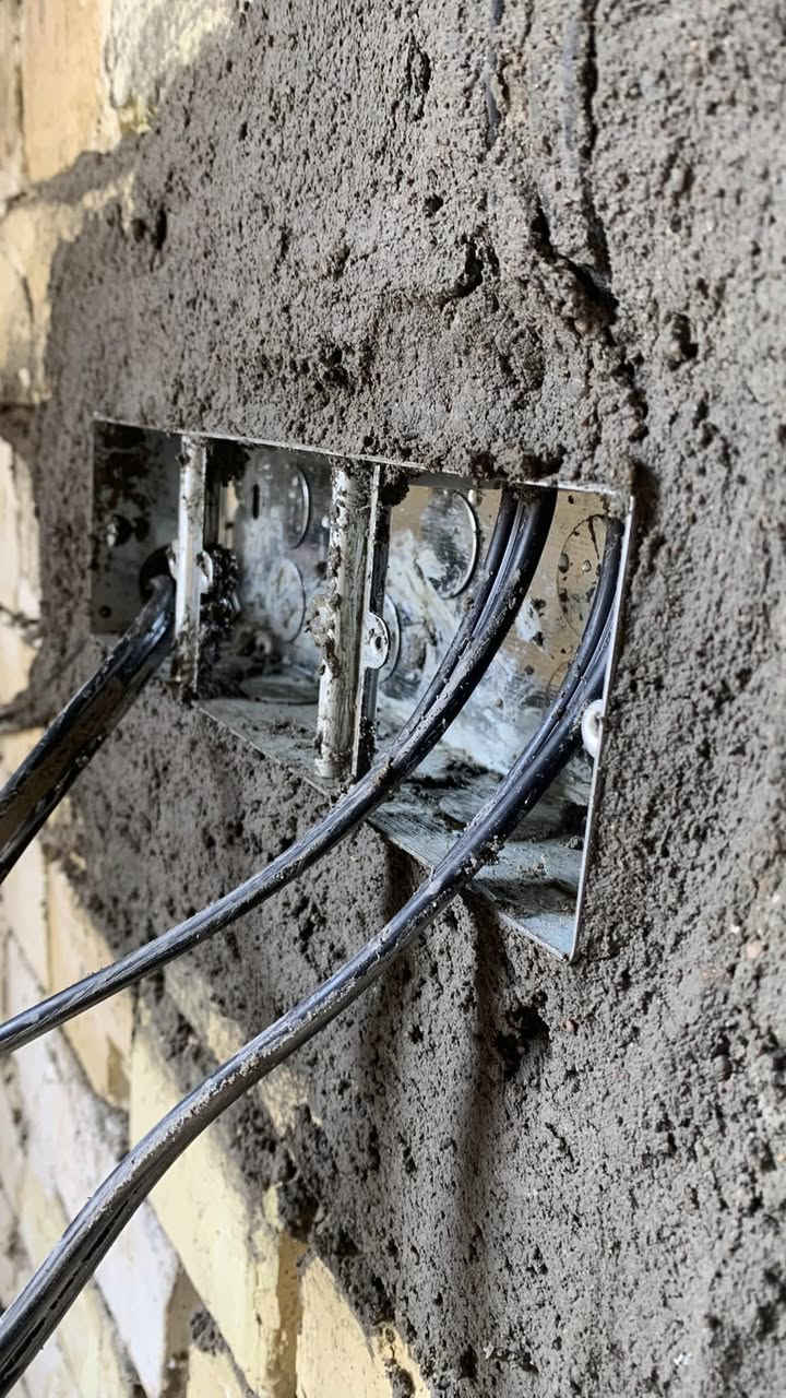 سلام عليكم تاسيس كهرباء اسعار مناسبه للتواوصل ‭0773 792 8386‬
