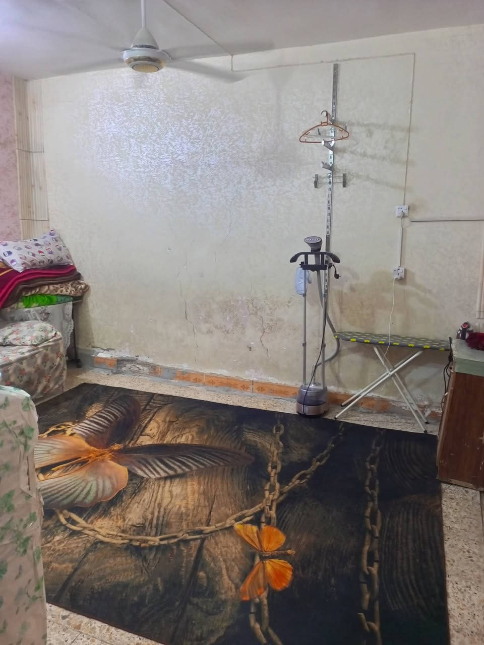 مشتمل ارضي للايجار في العروبة قرب حلويات المصطفى
يحتوي على غرفة وصالة ومطبخ وصحيات 
للاستفسار الاتصال على الرقم الموجود 
***********
