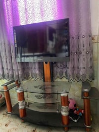 شاشة 32 • مع ميز • قفل