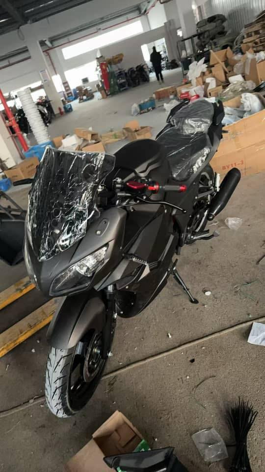 بطح شحن ملف ٣٠٠٠ بطارية ٤٥ امبير عادية مو ليثيوم تشغيل عن بعد دبل سويج كزوز صوت فلانجات امايمي وخلفي سرعه ١٧٠ وحقيقي ١١٠ سعر الدراجه مليونين و 50 وبيهة مجال رقم هاتف*********** او خاص
