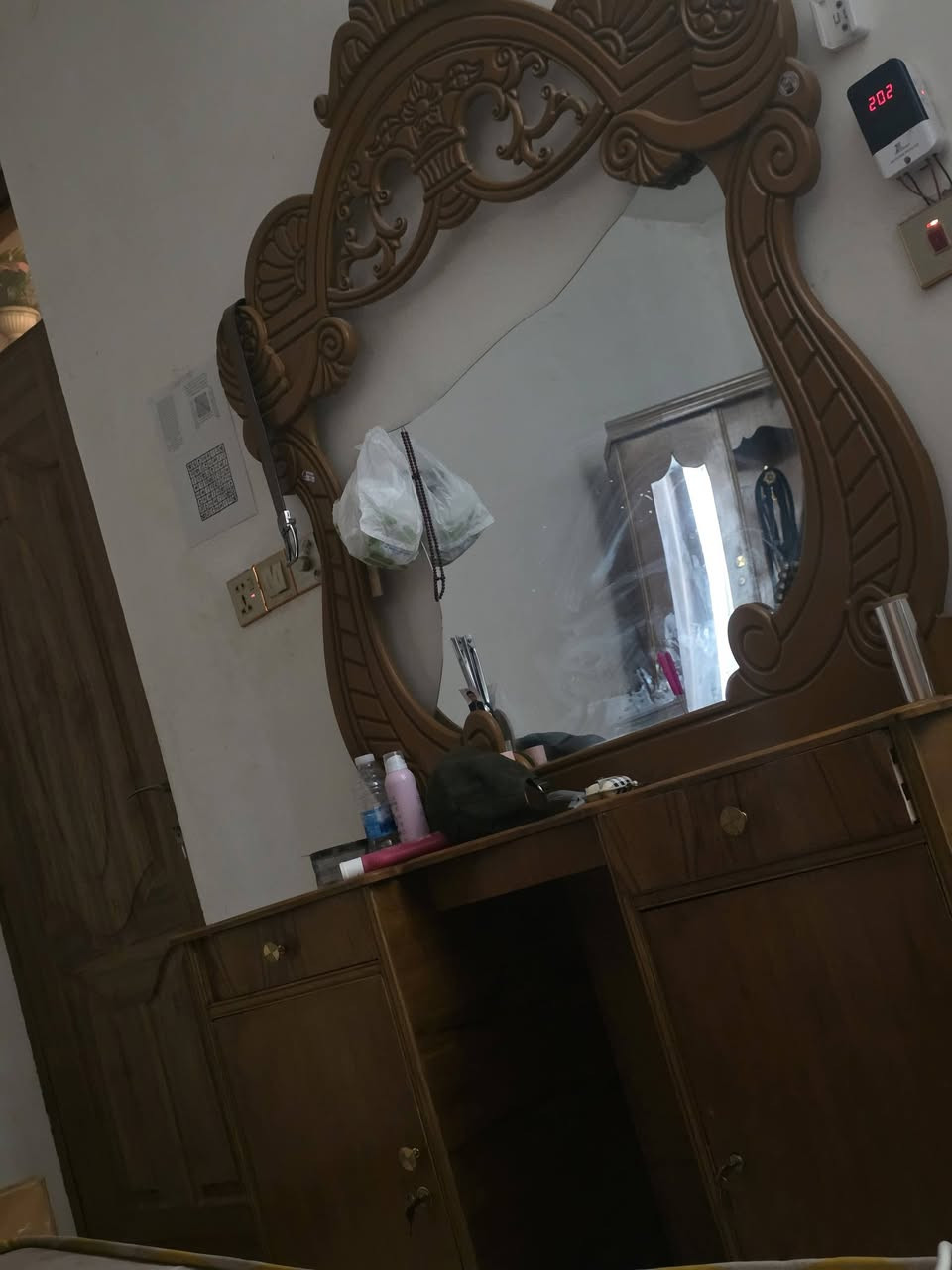 سلام عليكم عندي غرفه  عراقيه عاديه خمسه  بيبان سعره 350قفل السكن بحي ميسان


**إذا كنت صاحب هذا الإعلان وتريد حذفه لأي سبب، رجاءا أرسل رسالة إلى الدعم الفني**