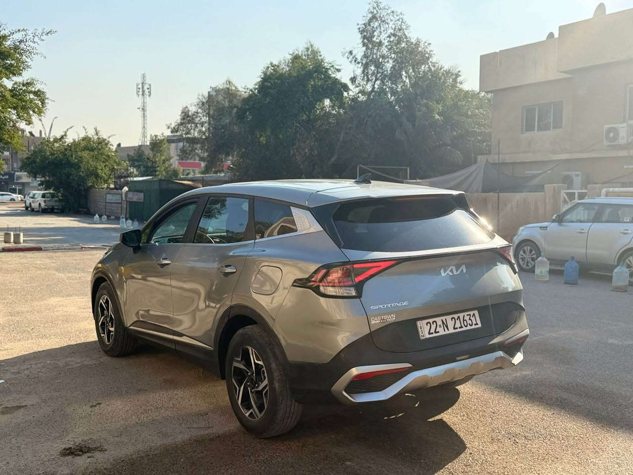 السلام عليكم كيا سبورتج 2023.

رقم أربيل الجديد 

الشكل الجديد حجم الكبير لارج محرك 2500 

حادث ربع بنيد وصفحه السايق شخوط 

يعني خمس قطع صبغ

بدون دواخل سياره جديده 

المواصفات

ماشيه 15مايل

دشبول متغير الالوان الكتروني

تحكم ستيرن جهتين

كامرة دوارة 

شاشة كبيرة ايباد 

عداد دجتل

اوتو ستوب

تبريد قطعتين 

مثبت سرعة

وضعيات قيادة 

رادار

لد نهاري

تحديد مسار

هند بريك بصمة

اوتو هولد

مانع انزلاق

هيتر كشن 

مكان السيارة بغداد زيونه 

للتواصل ***********

السعر 17900$$$ بغداد, العراق
