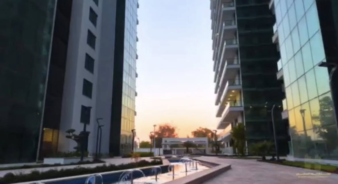 السلام عليكم
عروض مجمع الود السكني🌃

شقة للبيع 

العنوان/ مجمع الود السكني 
المساحة/ 180 م
-عدد الغرف /  3 واحدة ماستر 
عدد الحمامات / 3
-اطلالة / فلل مباشر وحدائق 
-التسليم / بيها مؤجر 

شقة للبيع 

العنوان/  مجمع الود السكني 
المساحة/ 189 م 
-عدد الغرف / 3 واحدة ماستر 
عدد الحمامات / 3
-اطلالة / خارجية كلية الزراعة  ومطار بغداد 
صاله كبيرة وسبالت VRF
كل الشقة 
-التسليم / زيرو مباشر 

شقة للبيع 

مجمع الود 
المساحة ٢٠٠ م 
اطلالة خارجية
بالكونات عدد ٢
اربع غرف نوم 
تحتوي الشقة على كاونتر مطبخ و سبالت vrf لكل الشقة 
التسليم / مباشر 

شقه للبيع 

العنوان/  مجمع الود السكني 
المساحة/  ١٨٠ متر مربع
-عدد الغرف /  3 
عدد الحمامات / 3
معلومات اخرى/اطلالة على بغداد وفلل المجمع احلى اطلالة في المجمع والشقة تحتوي على مخزن خاص تابع للشقة في نفس الطابق 

شقة للبيع 

العنوان/  مجمع الود السكني 
المساحة/ 189 م 
-عدد الغرف / 3 واحدة ماستر 
عدد الحمامات / 3
-اطلالة / خارجية كلية الزراعة  ومطار بغداد 
صاله كبيرة وسبالت VRF
كل الشقة 
-التسليم / زيرو مباشر 

شقة للأيجار 

العنوان/  مجمع الود السكني 
المساحة/ 180" م
-عدد الغرف / 3 واحده ماستر
عدد الحمامات /3
مجهزة بكاونتر مطبخ وجميع الشقة سبالت VRF
-اطلالة / خارجية مطار بغداد
-التسليم / زيرو مباشر

شقة للبيع 

العنوان/  مجمع الود السكني 
المساحة/ 200 م
موقع الشقة / ركنية
-عدد الغرف   /  4
- حمامات / 3
- صالة وغرفة غسيل 
-اطلالة  /داخلية على المجمع  
الشقة مؤجرة يخرج المؤجر حال طلب منه ذلك

فيلا للايجار  

العنوان/  مجمع الود السكني
المساحة/ 300 م واجهة 24 م ونزال 13 م
الفيلا / سمارت طابقين 
-عدد الغرف / 8 غرف كبيرة 
عدد الحمامات / 5
-اطلالة /  بوليفارد 
-التسليم / زيرو مباشر 
التفاصيل / مطبخين حار وبارد

شقة للبيع 

العنوان/  مجمع الود السكني
المساحة/ 180 م
-عدد الغرف / 3 واحدة ماستر 
عدد الحمامات /3
-اطلالة / فلل  
تفاصيل اخرى/صاله كبيرة وسبالت VRF Tosotكل الشقة سقوف ثانوية مع الأضاءة ليد زجاج دبل جام عازل للصوت والحرارة  نظام انذار حريق ونظام غاز مركزي قريبة من المركزالتجاري اربع مقاعد في البناية وكل طابق اربع شقق 
مخزن خاص بالشقة وغرفة لوندري غسيل منفصله 
-التسليم / مباشر 

شقة للبيع 

العنوان/   مجمع الود السكني 
المساحة/  190 م 
اتجاه الشقة /  اطلاله داخليه على البوليفارد
-عدد الغرف / 3 غرف وحده ماستر
عدد الحمامات / 3
تفاصيل اخرى/ مجهز بسبالت +مطبخ 
-التسليم / شهر ال٤ من ٢٠٢٦

شقة للبيع 

العنوان/  مجمع الود السكني
المساحة/ 190 م 
-عدد الغرف / 3 واحدة ماستر
عدد الحمامات / 3
-اطلالة /  داخلية حدائق
-التسليم / شهر العاشر 2026
ممكن اخذ قرض عليها

شقة للبيع 

العنوان/ مجمع الود السكني 
المساحة/ 180
-عدد الغرف   / 3
- حمامات /  3 
-اطلالة  /  على الحدائق
-حالة الشقة /  زيرو
-التسليم  / مباشر 
-تفاصيل /  موجود بيها مطبخ تركي وخمس سبالت 

للاستفسار الاتصال على الرقم 
***********📞

نستقبل كافة عروضكم العقارية في المجمعات الاستثمارية للبيع و الايجار 

شركة حلم بغداد العقارية 🏢
