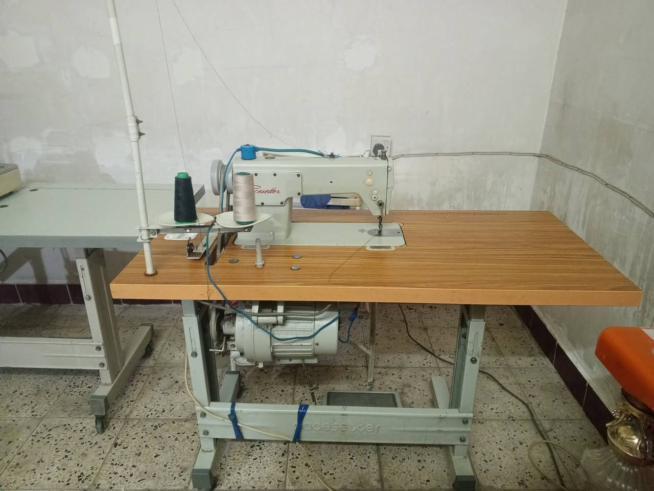 السلام عليكم مكينه خياطه واوفر للبيع ويا الغرام***********
