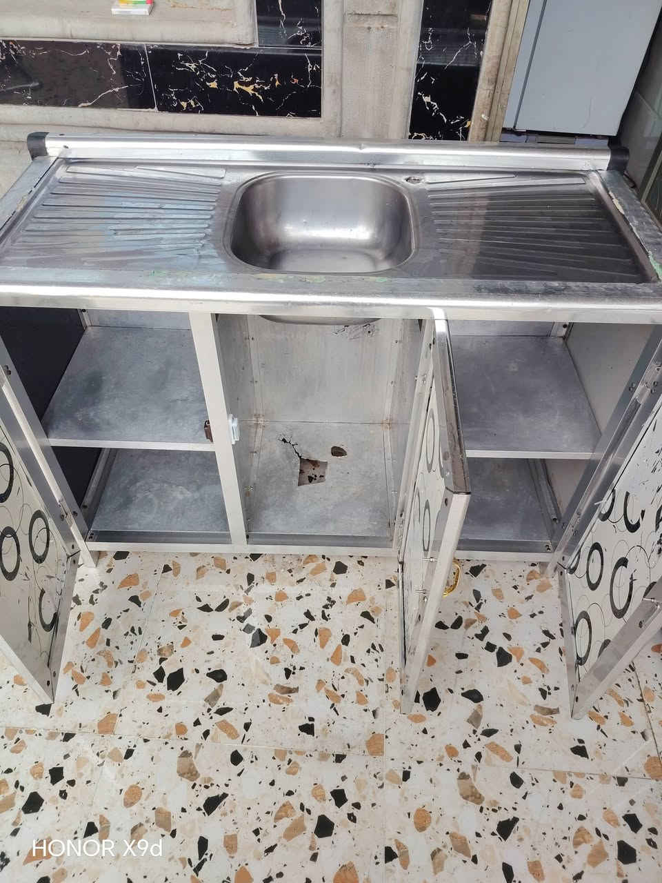 كاونتر مترين ونص 3 قطع نضيف مابي عيب السعر 375 وبي مجال *********** مكاني كركوك حي الحجاج
