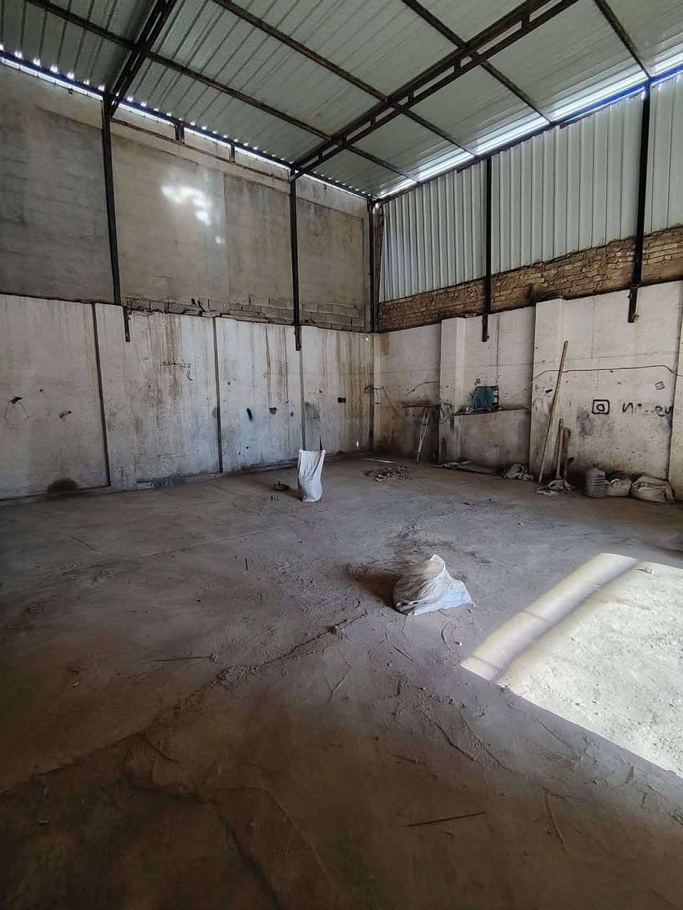 كراج للأيجار المساحة 80متر الارتفاع 6
متر العرض 8 متر مصقوف يوجد مخزن فوق المحلات 5 في 8 متر العنوان حي الصناعي خلف محلات المسبح الفرع الثالث *********** غير متواجد على الفيس التواصل فقط على الرقم الهاتف
