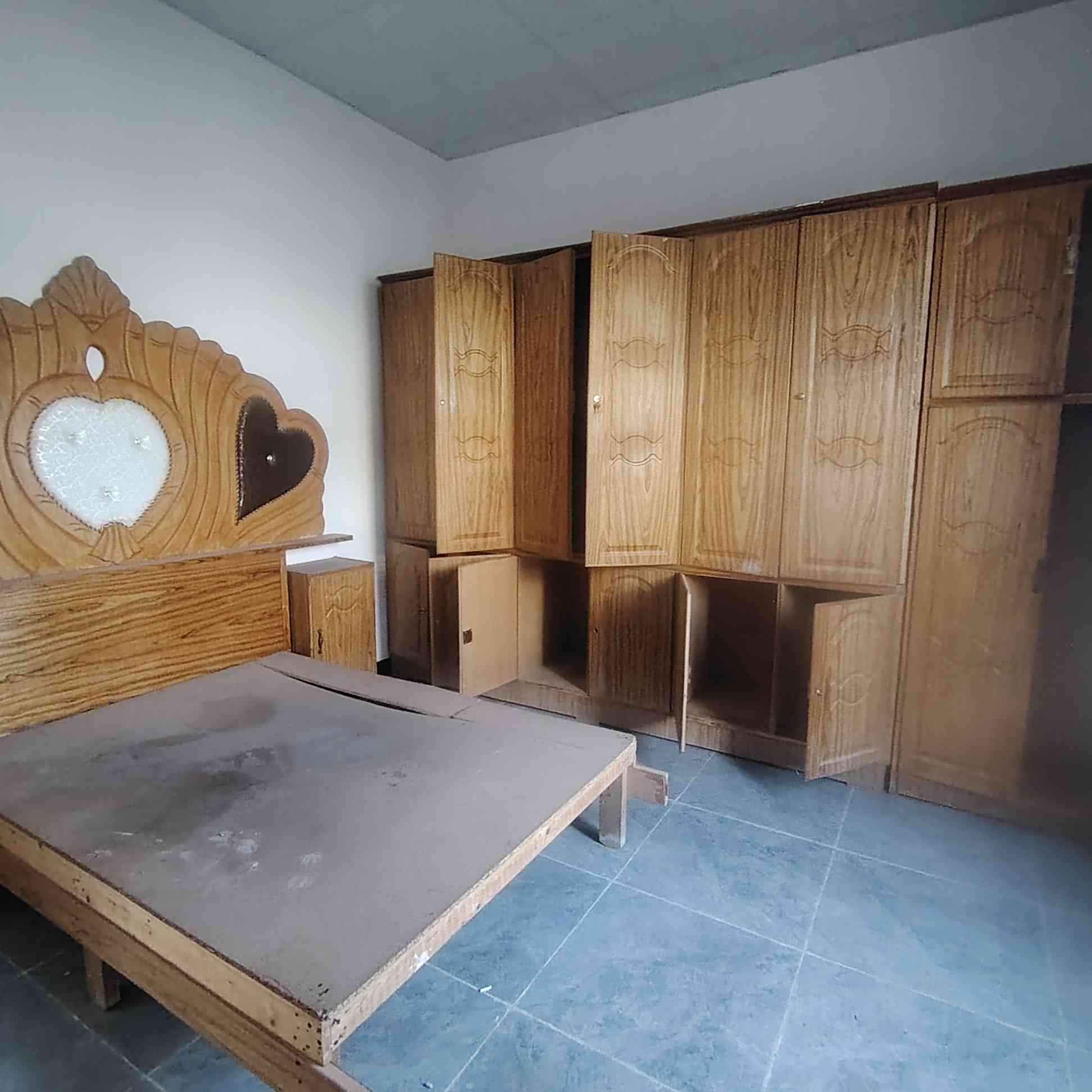 السلام عليكم يوجد غرفه النوم صاج للبيع نظيفه ما بيه كسر السعر 420 وبيه مجال هـ ***********
