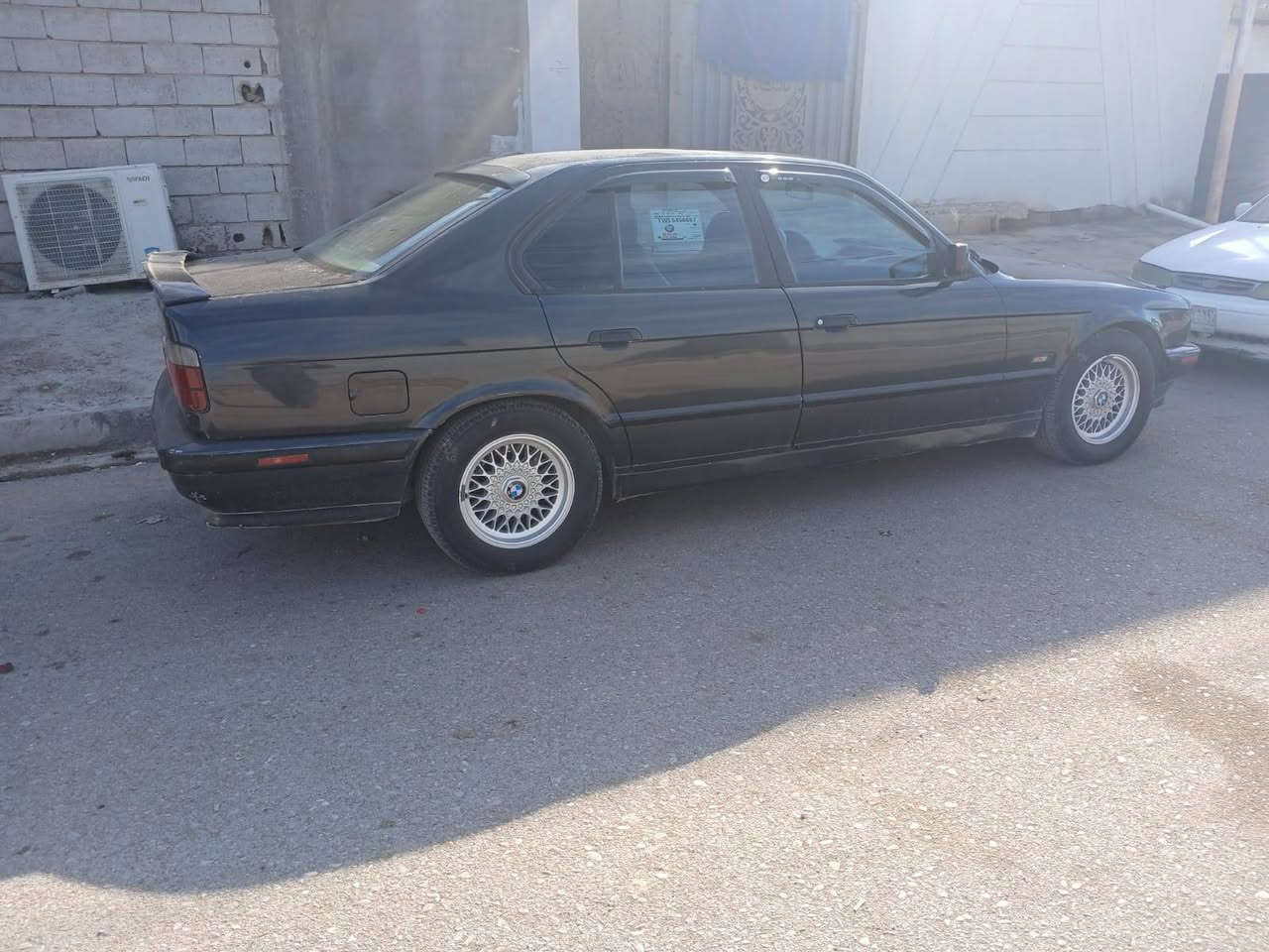 للبيع بي ام موديل ١٩٩٠سياره كامله رقم دولي سنويه ٢٠٣٠سعره ٦٠ وبي مجال اتصل***********
