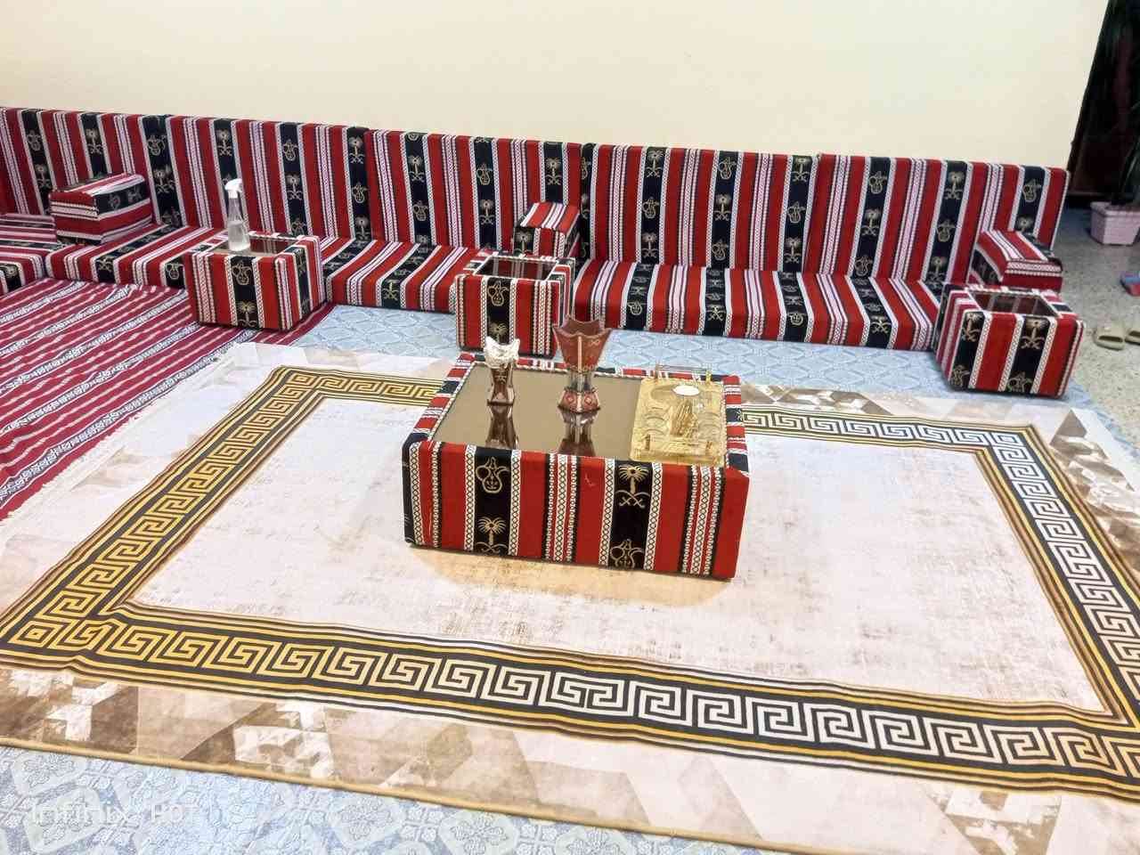 للبيع مستعجل جلسة عربية اخت الجديدة مع سيت طبلات سعرها قفل ٤٥٠  الف العنوان النجيبية ***********
