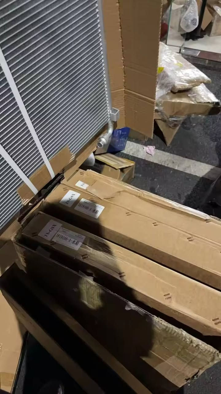 السلام عليكم ورحمة
أدوات تيسلا x ٢٠٢٣ البيع

راديتر تيسلا عدد ٤ 
درع دعاميه أمامي
قوس أمامي

اصليه من المصنع جديده
الي تفيده خاص
او على رقم
***********
