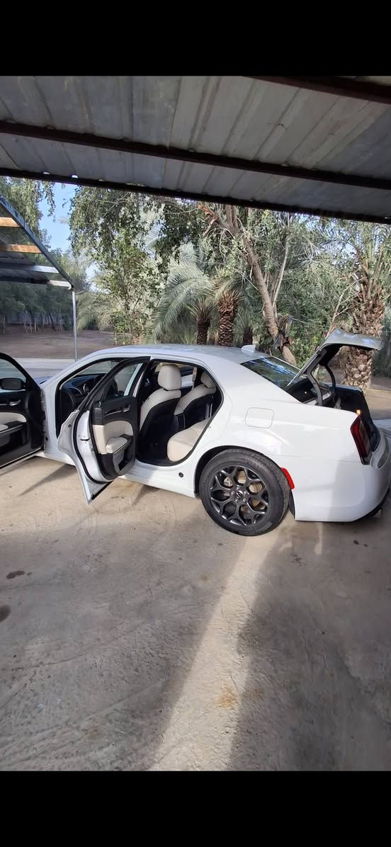 مرحبا شباب 
كرايسلر ٢٠١٧ مرمز ٢٠٢١ تو ويل 
ماشيه ١٢٠ سيارة نظيفة 
حادثهه جدا بسيط بدون داخل بدون ايرباك حافة البنيد 
مواصفاتهه معروفة 
السعر ١٨٥ وبيهه مجال بسيط للناس الطيبة
العنوان ذي قار الشطرة
***********
