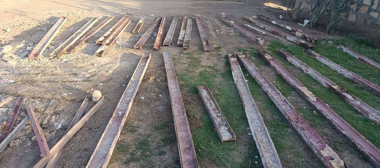 السلام عليكم شيلمان مستعمل للبيع ثقيل وخفيف الطول4 امتار عدد 24/ المكان بابل قرب سريع الدولي للستفسار»***********»« ***********
