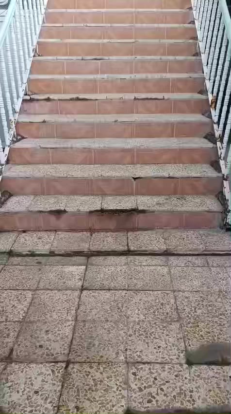 بيت للايجار 🏠 
طابق ثاني 
تسعين
متقبل مركز تسعين
غرفتين نوم +استقبال+مطبخ+هول+
للسستفسار 
***********
