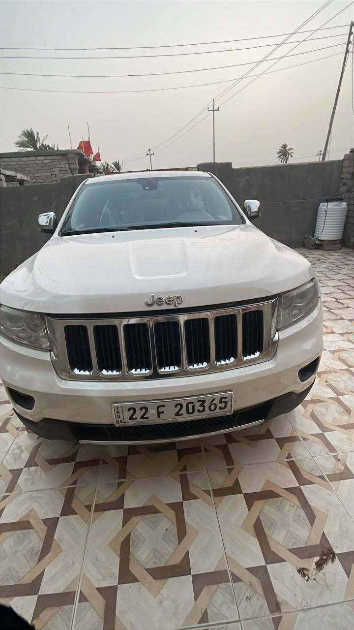 جيب لاريدو موديل ١٣
دخول جديد متومه طبق الاصل 

سياره كارتون ما نقصه برغي مكينه وگير شرط وتبريد وحداديه وتخم تاير كفاله ضربه وصبغ گصه جنطه ناصريه السعر ٧٥ وبيه كلش بسيط ***********
