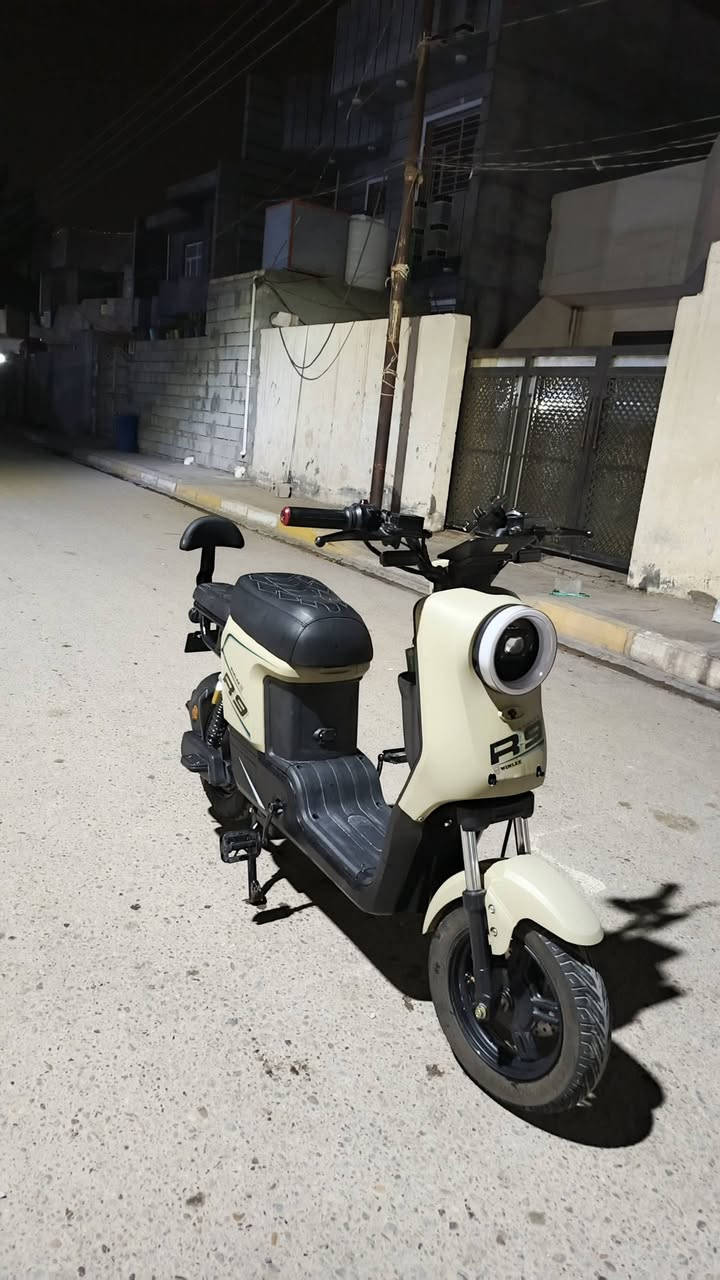 سلام عليكم دراجه R9دراجه جديده بطاريات لكبار ولي لصليات ام لفسفوره وسعر 450وبيهه مجال مكاني ديالى بعقوبة بهرز وشراي يراسلني وتساب أو خاص ***********
