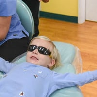 يتوفر قلع الاسنان و الجذور التالفه🦷 في عيادات طب الاسنان مجاناً💛 07854...