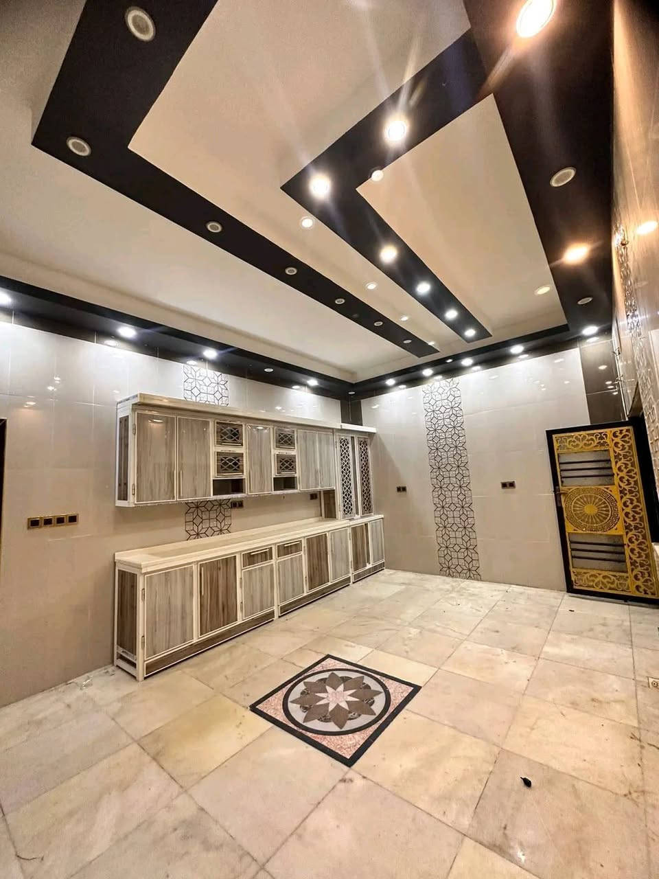 بيت للبيع والايجار بحي اور والثاني بشارع بغداد الشراي يجي خاص اويتصل برقم ***********بي وتساب
