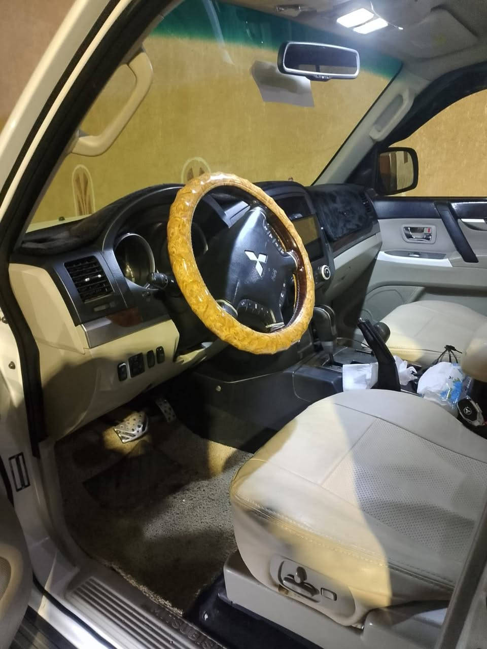 لسلام عليكم
باجيرو حبتور 2010 خليجي مكفوله كفالة عامه 
 صبغ أو ضربة سونار مرفق ويه صور. سعر ١٤٠
 رقم اربيل انكليزي بأسمي 
المواصفات 
فتحة بالسقف
كشنات جلد 
تحكمات بالستيرن 
كامري خلفيه وحساسات
شاشة اندرويد 
تحكم كشنات كهربائي 
مكان السيارة  دجيل 
للاستفسار الاتصال بالارقام التاليه 
***********
