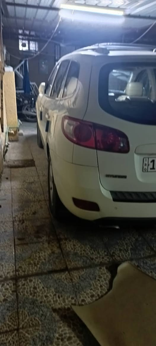 السلام عليكم سنتافي خليجي9 بغداد الدولي بسمي مكفوله وجاهزه فول مواصفات 6سلندر 7راكب ثلاث قطع تبريد فور ويل فتحه ماشيه150الف السعر 135اتصال ***********او***********
