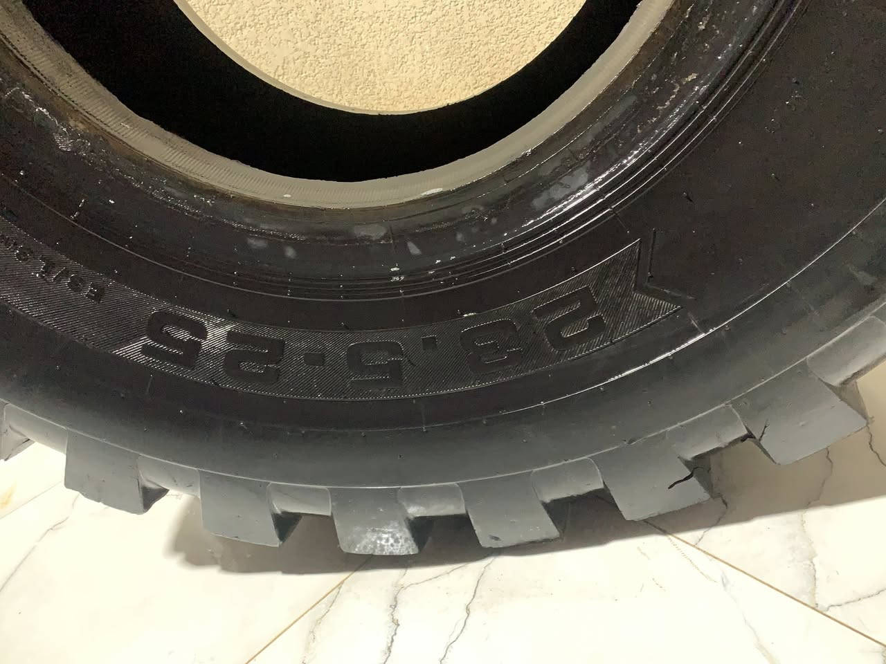 تخم تاير شفل قياس 25.  5. 23 عنوان ميسان ***********
